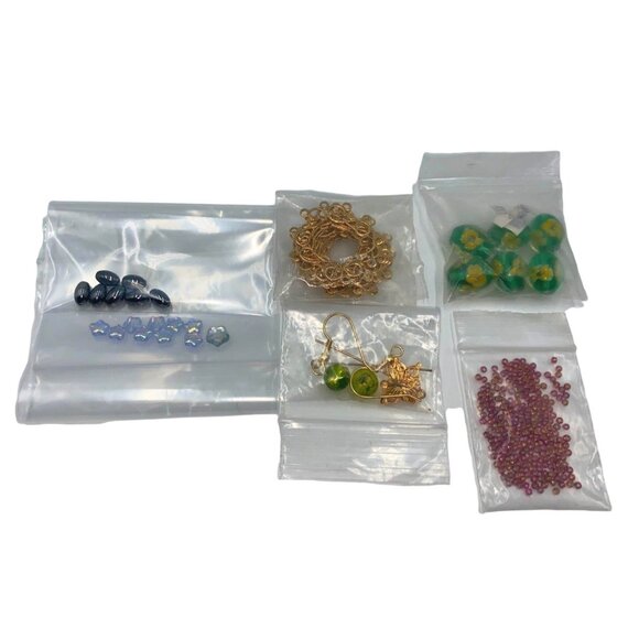 Assorted Jewelry Making Beads & Findings Set With Floral Glass Beads Gold Findin - Picture 1 of 4